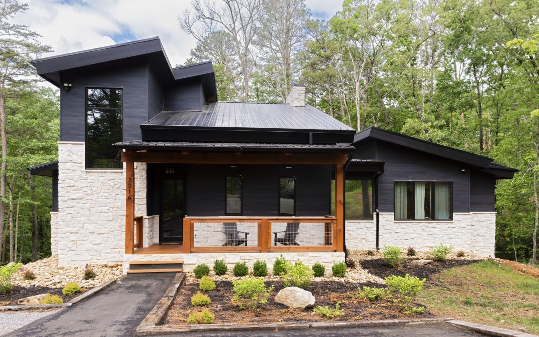 White stone facade on modern farmhouse-inspired home with dark accents - Horizon Stone